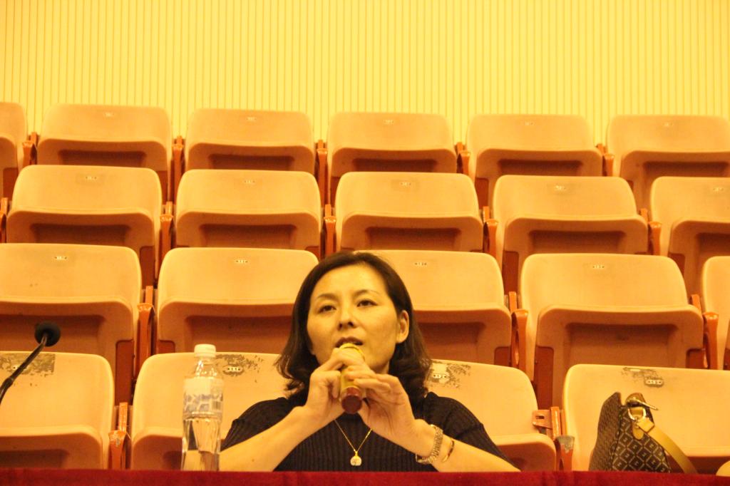 图三 吴湘军副书记本学期安排学生工作(钱硕森摄)
